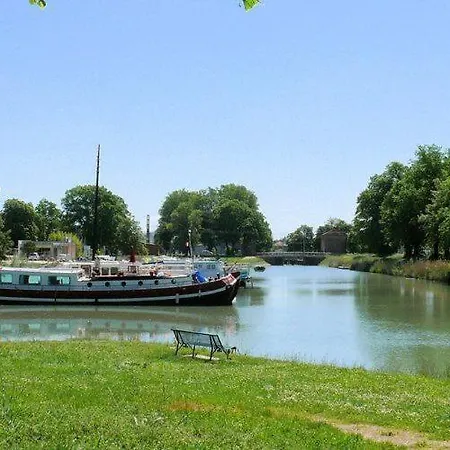 Le Salcevert, Proche A62, 7mn Montauban, 20mn Toulouse (adults Only) Holiday home *
